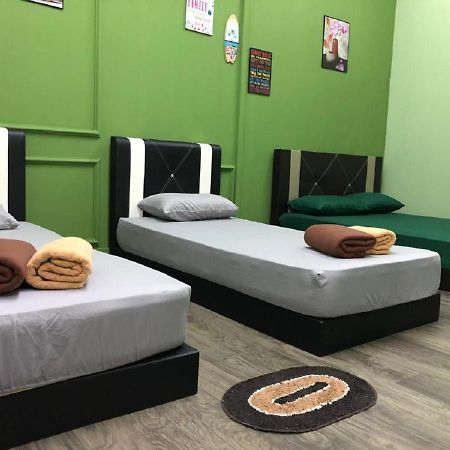 Auberge de jeunesse Ny Tropical Backpackers à Desaru Extérieur photo